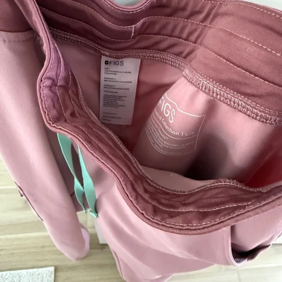 FIGS Zamora MINERAL MAUVE Jogger Scrub Pants - Size Large Petite - Picture 3 of 3